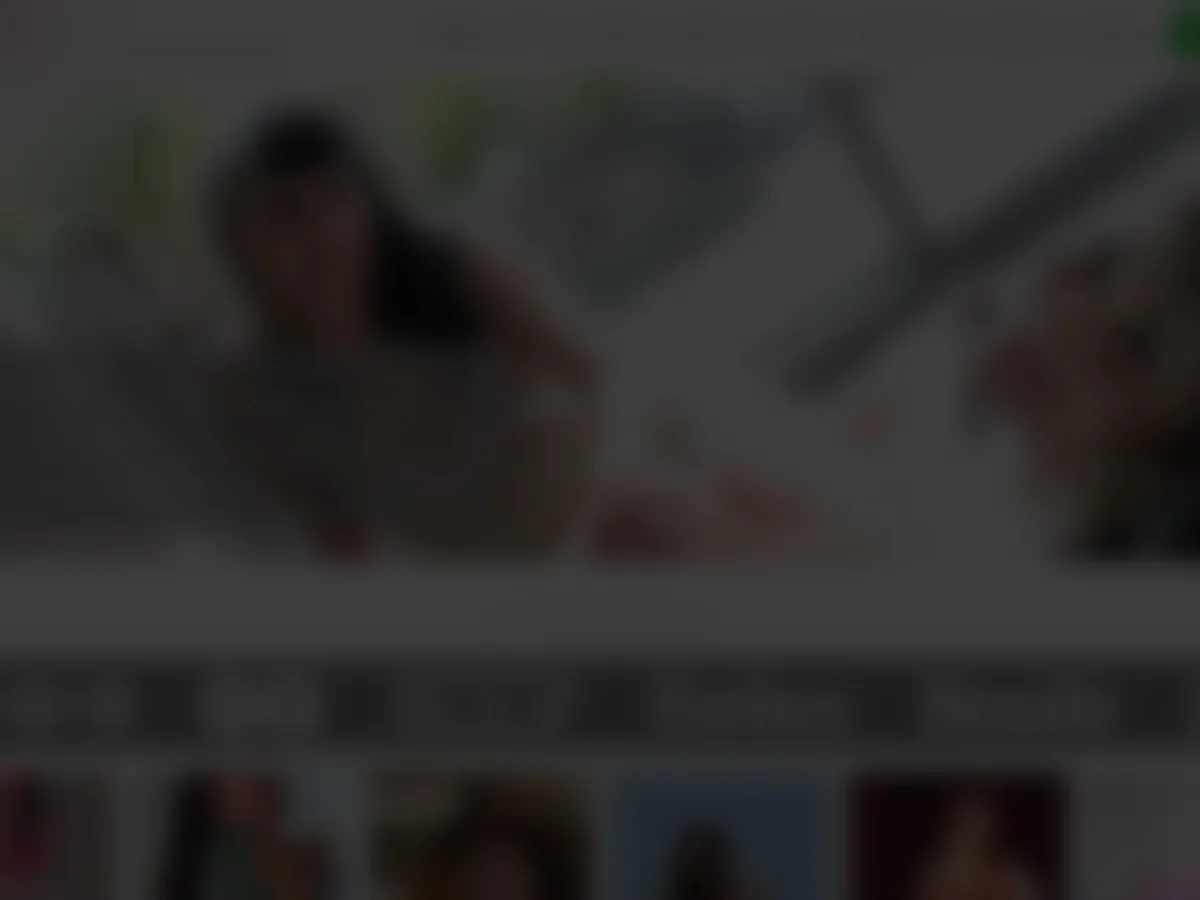 A heavily blurred, censored capture of the Yanks homepage — only soft shapes are visible, no explicit or readable content